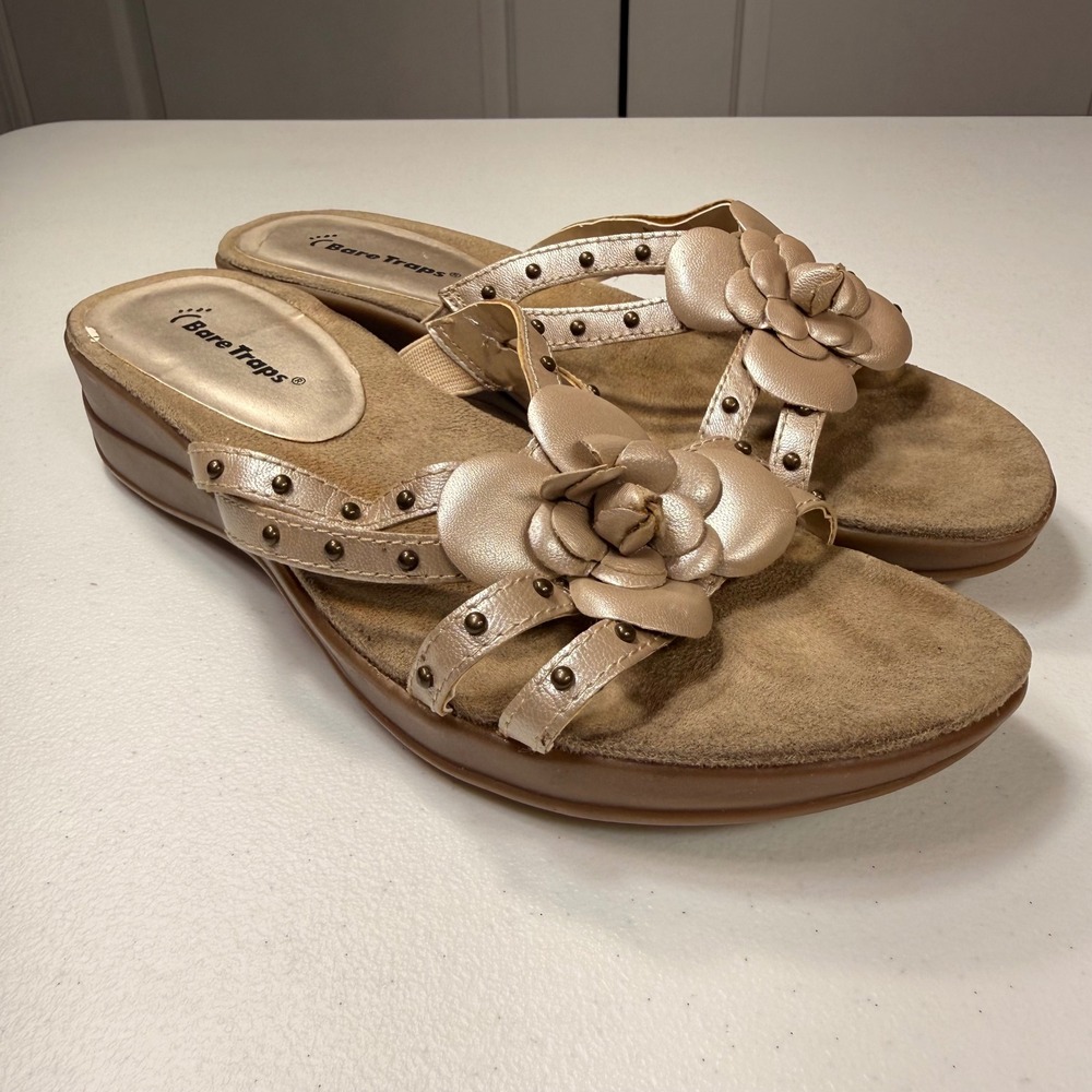 Bare Traps Joy Metallic Gold Leather Floral Studded Wedge Sandals Size 8.5M